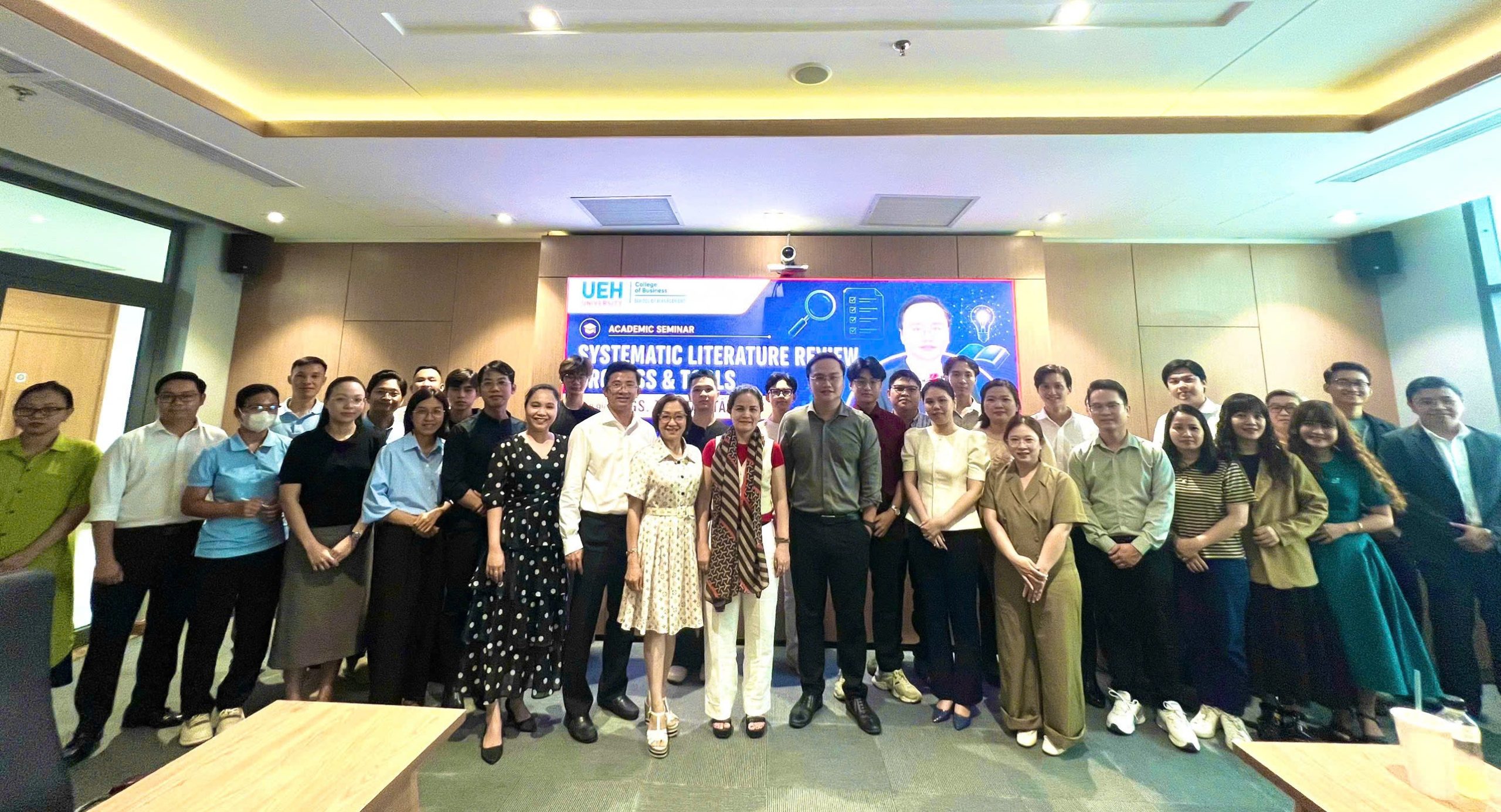 Hơn 250 giảng viên, nghiên cứu sinh và học viên cao học tham dự Seminar "Systematic Literature Review Process and Tools" Seminar Luc